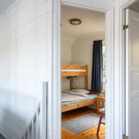 Nesjaholmen By Interhome * Kalavåg